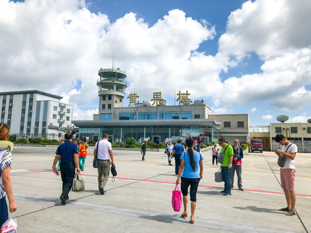 离贵州安顺最近的机场是哪里,贵州安顺普定的飞机场在哪里