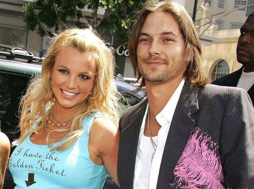 布兰妮被父亲虐待13年,布兰妮被亲生父亲控制了吗