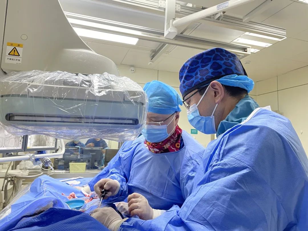 如何拆除“胸主动脉瘤”这颗定时*弹炸**？重庆大学附属肿瘤医院已常规开展这项精准“拆弹”技术