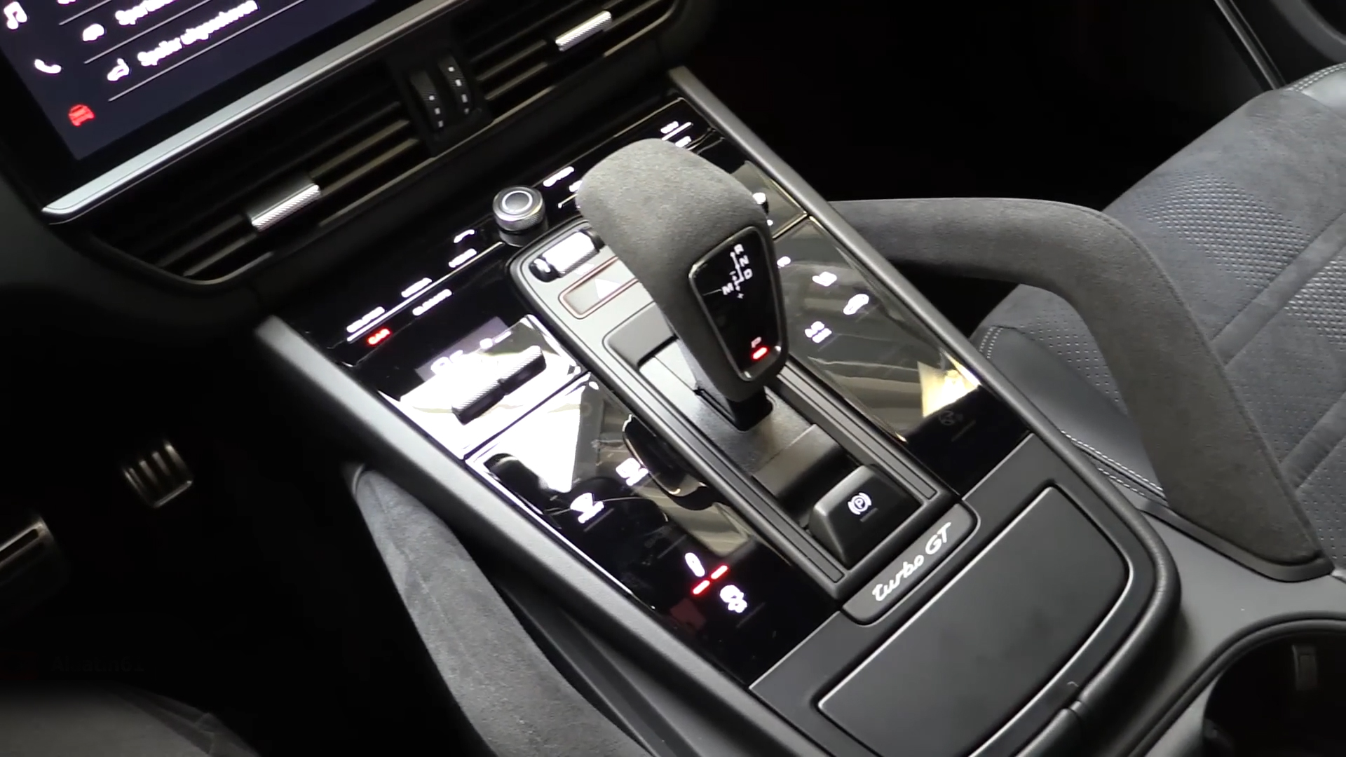 保时捷卡宴2023款落地价,2024款长轴保时捷卡宴最新消息