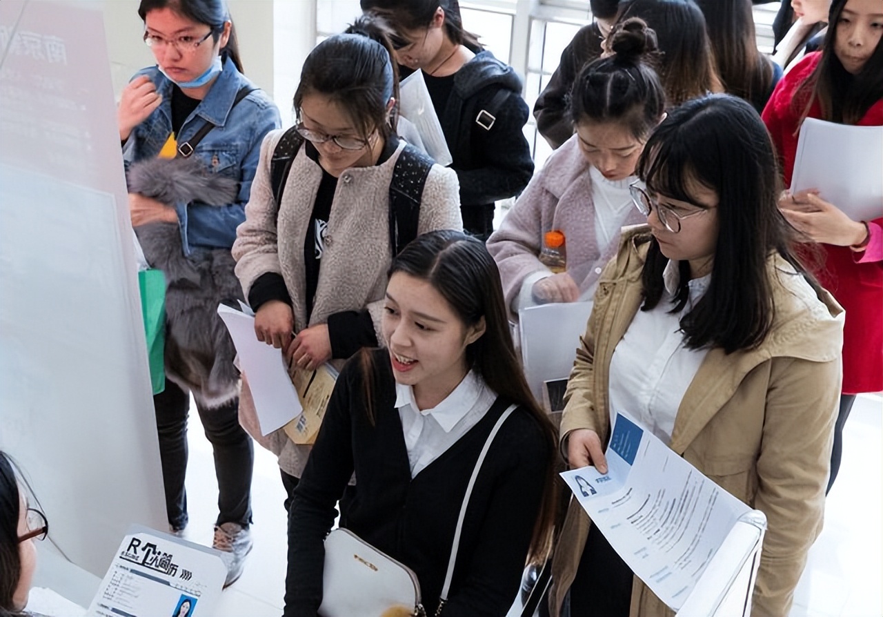 专科毕业后往什么方向发展啊,专科生毕业后从事的工作