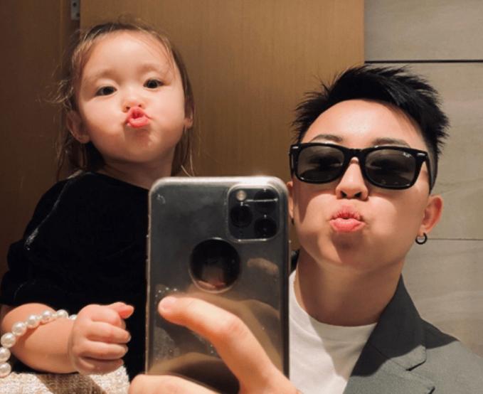 吉林女子自己试管生孩子,女子斥巨资生混血女儿新闻