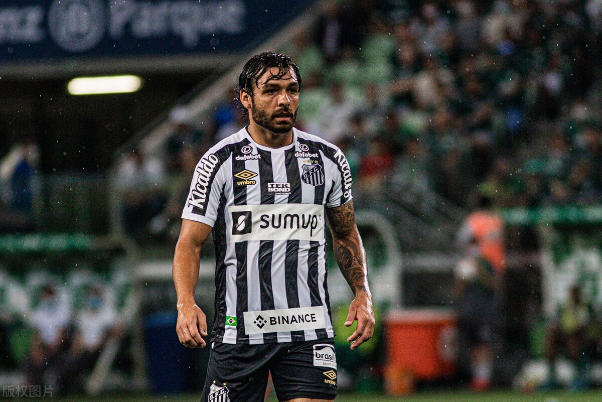 广州恒大队的球员高拉特宣布退役,恒大功臣高拉特