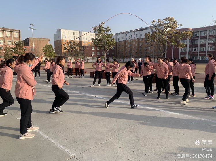 小学三八妇女节教师主题活动方案,夏理逊小学联欢会