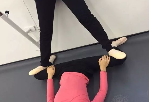 舞蹈基础动作每日一练,想学好舞蹈要先练什么