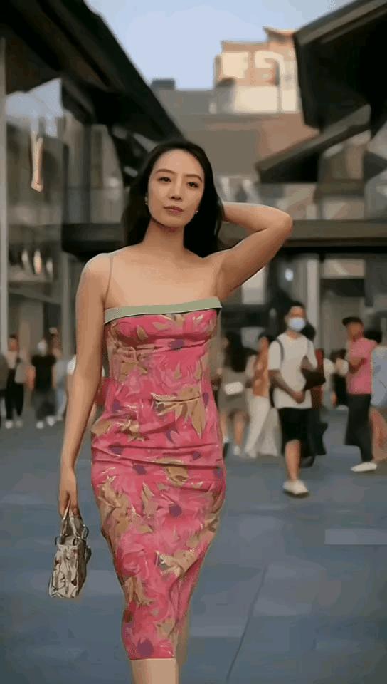 董小姐在成都街头,成都街头连衣裙董小姐