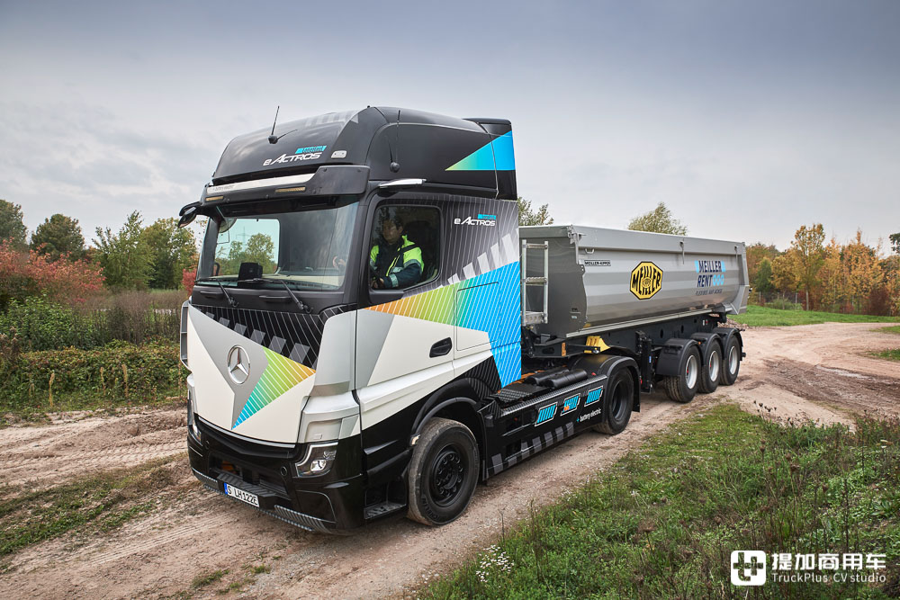 电动卡车站C位，硬汉选手也不少，带你逛2022宝马展奔驰卡车展台
