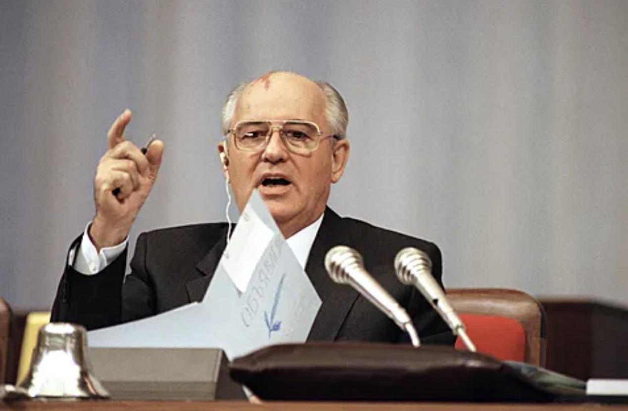 21年前苏联解体，全世界都等看中国笑话，*小平邓**是如何力挽狂澜的