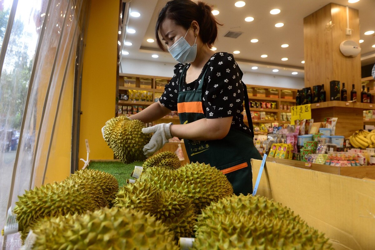 广东小伙开水果店一年盈利250万,小伙开水果店三个月赚20万