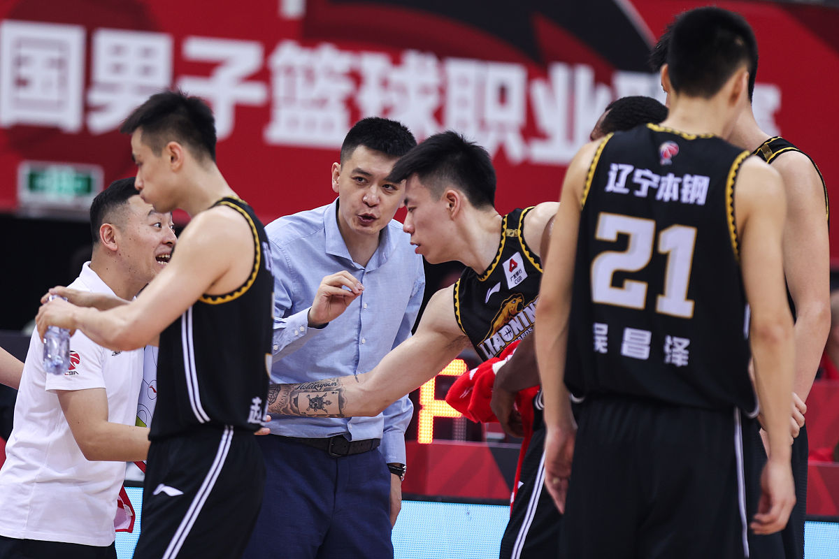 12分5板！辽宁王牌前锋首秀爆发隔扣2米12高塔杨鸣聚齐五虎上将