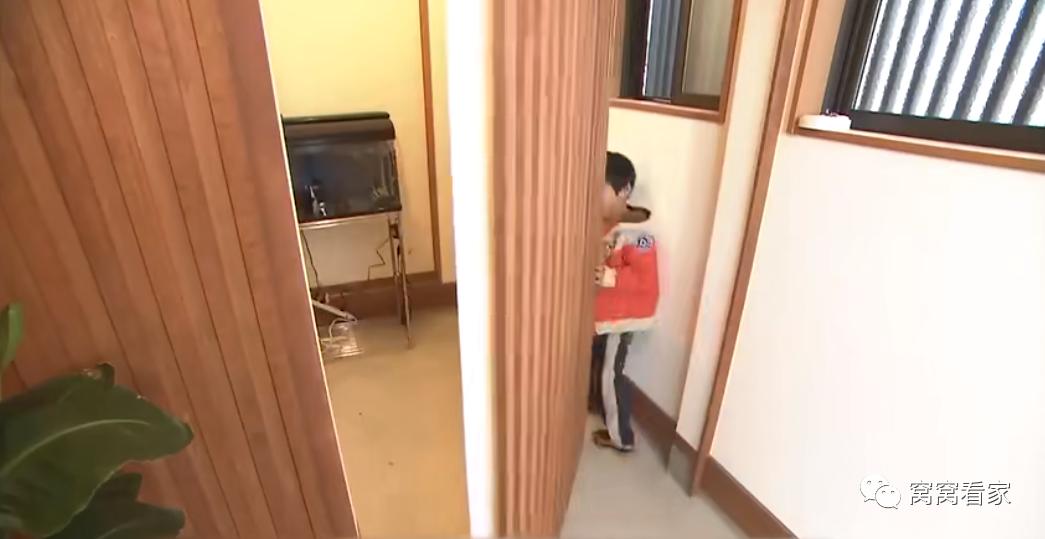 蜗居在16m²的小房子只为白嫖迪士尼烟花!一家四口家装7处机关