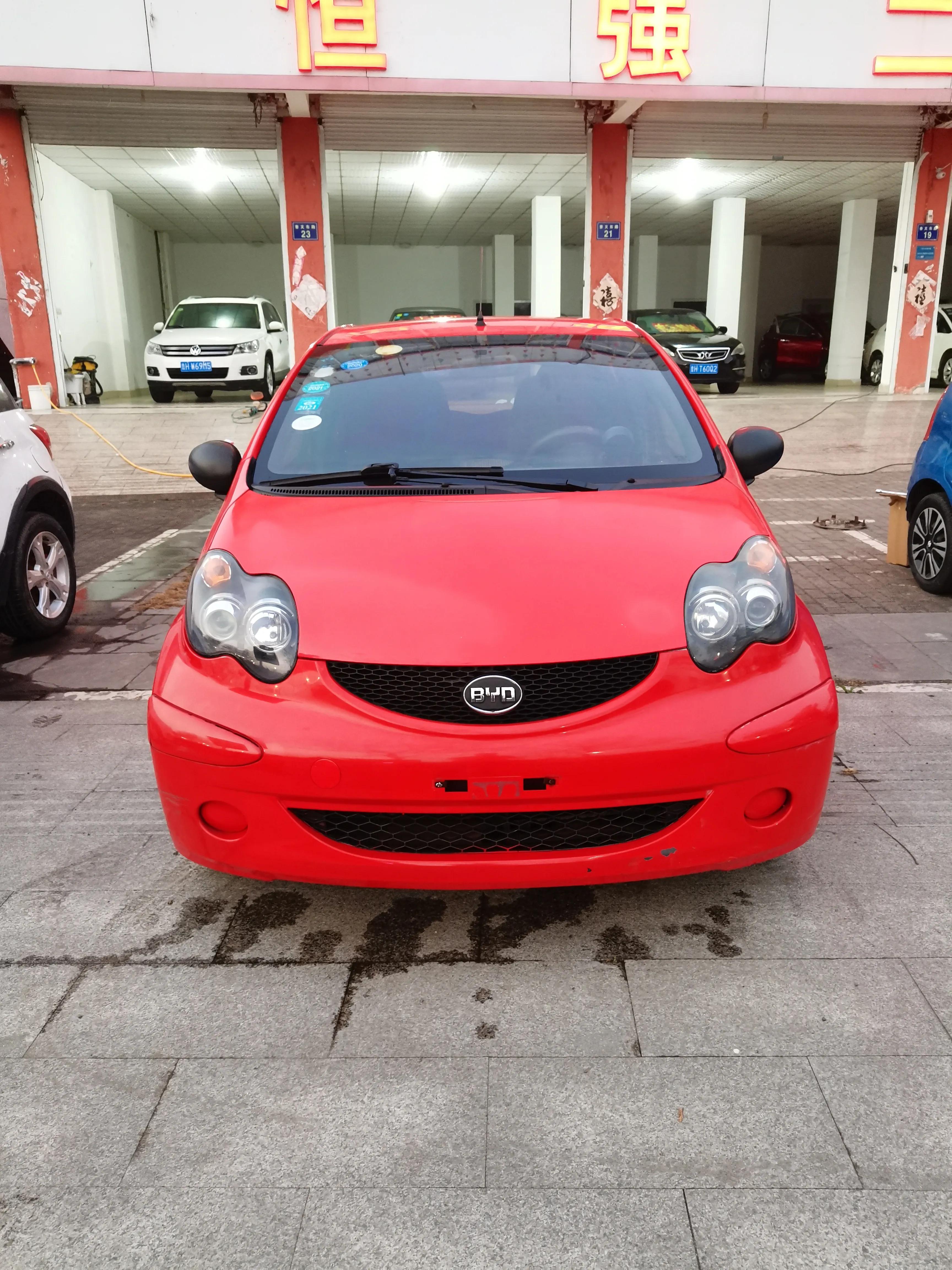 来个练手神器，比亚迪F0，这个小车还带一键启动无钥匙进入