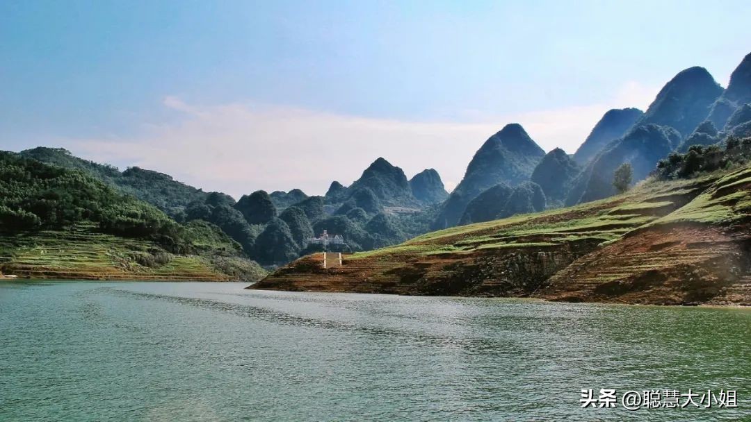 贵州兴义万峰林油菜花盛开时期,贵州兴义风景区万峰林