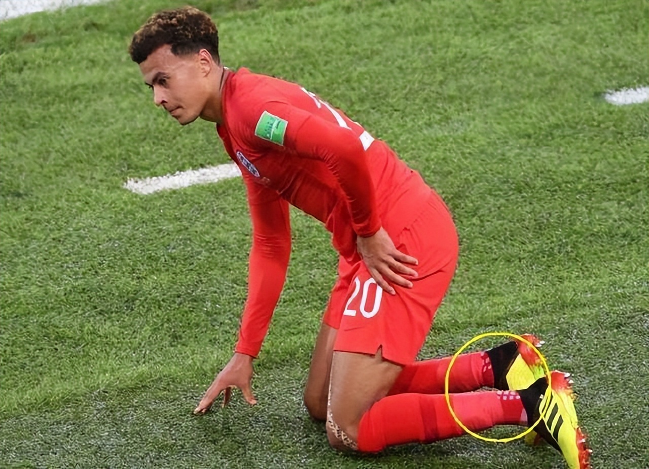 足球袜破了个洞怎么补救,球袜破洞