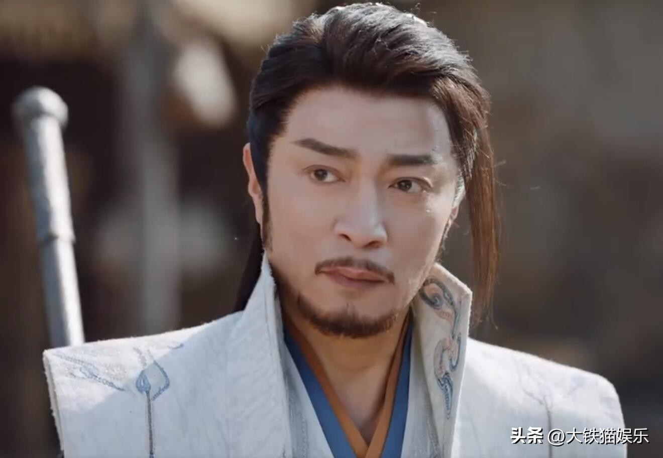 长得显老有多吃亏？这4对明星，年龄不相上下，看脸却像差了辈分