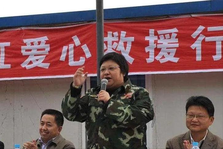 韩红被举报非法募捐的人是谁,韩红贪污3亿元