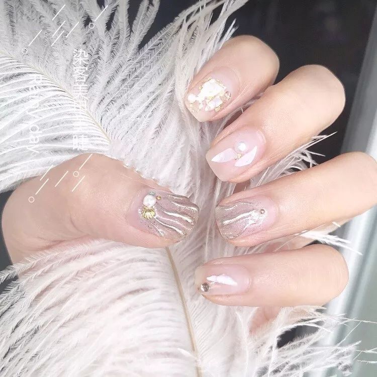 简单又纯又欲的美甲图文,不俗气简单又好看的美甲