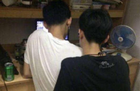学生半夜打游戏影响室友,大学生宿舍打游戏影响别人休息