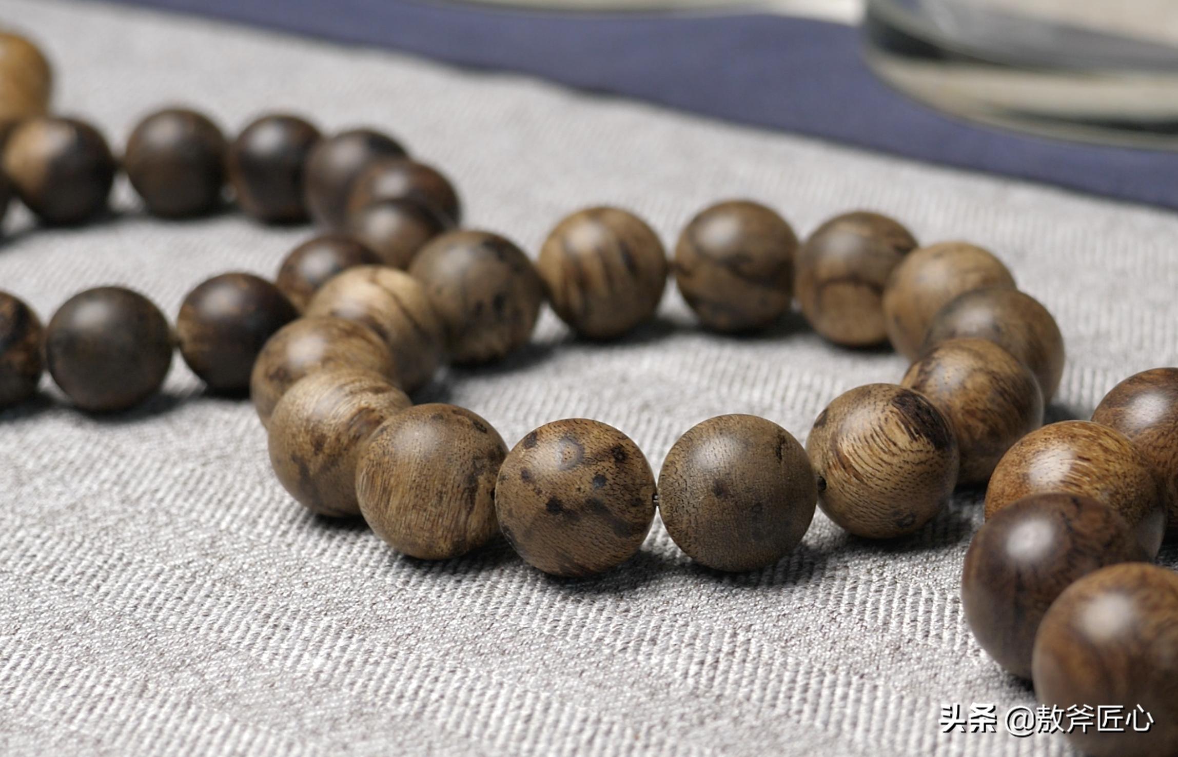 沉香手串的正确盘玩方法,越南芽庄沉香手串怎么盘玩视频