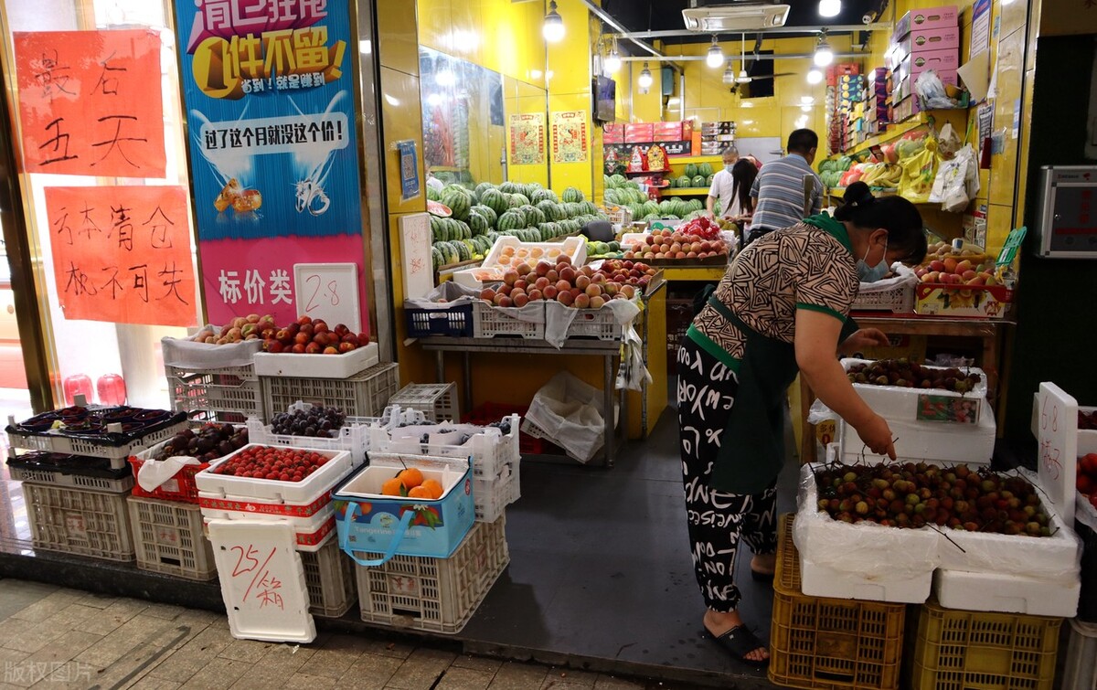 广东小伙开水果店一年盈利250万,小伙开水果店三个月赚20万