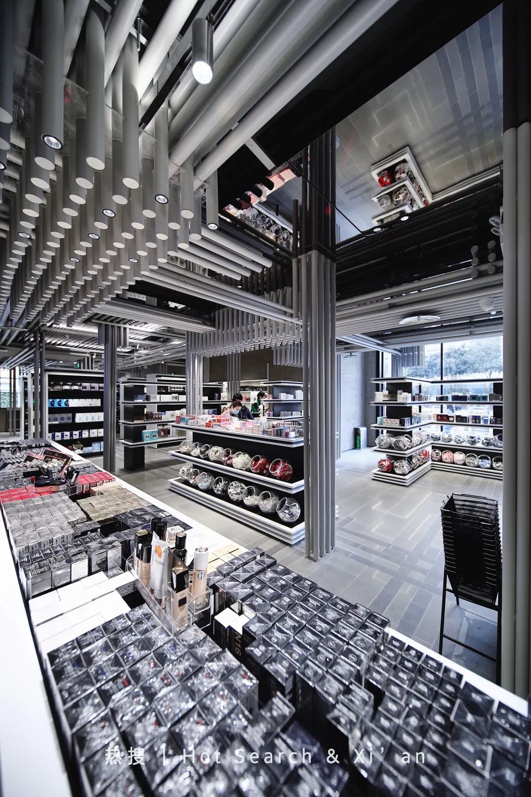 西安新地标！火遍全网的高端美妆店HAYDON黑洞来啦！女明星集合