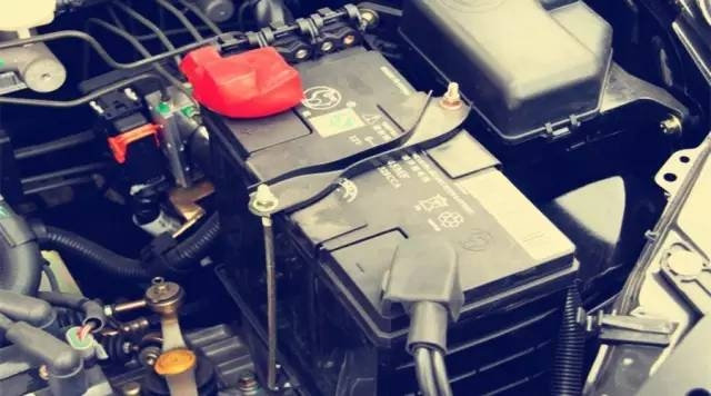 内燃机车蓄电池安装,燃油车蓄电池维护