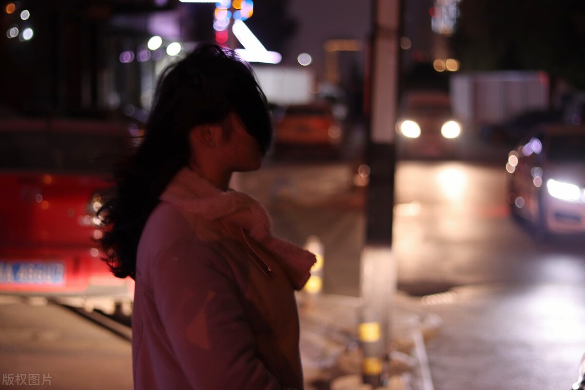 春季皮肤干燥脱皮是什么原因,冬季皮肤干燥起皮泛红刺痛怎么办