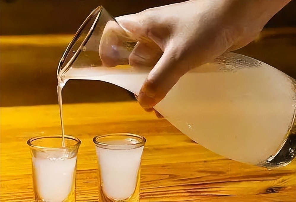 眼睛眼袋水肿并且痛,水肿型眼袋是水喝多了吗