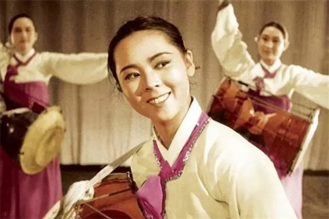 英雄儿女王芳晚年状况,演英雄儿女的王芳现状