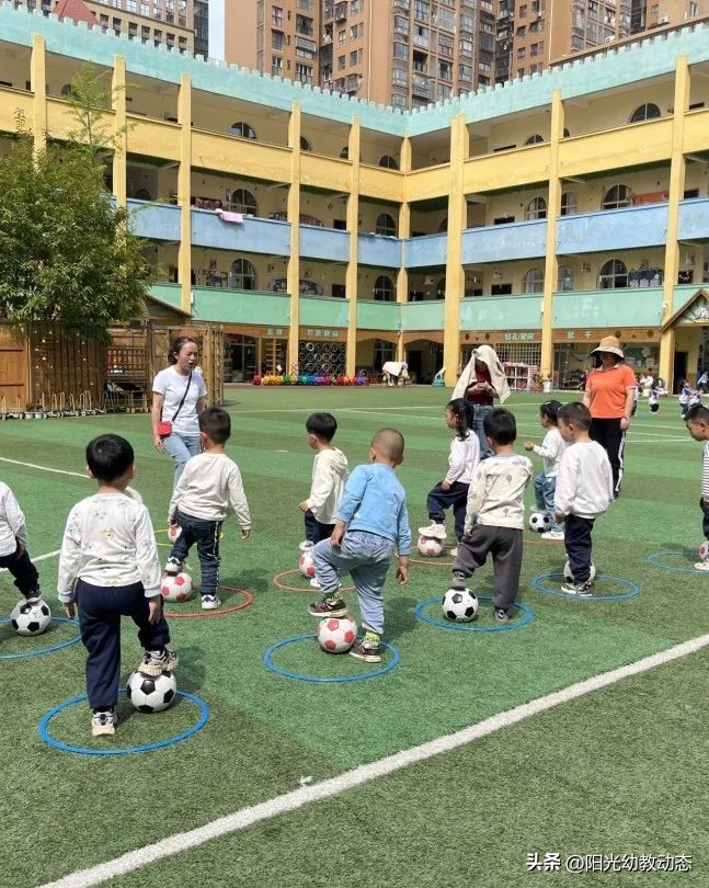 岳池县小学足球比赛,足球大比拼幼儿园游戏