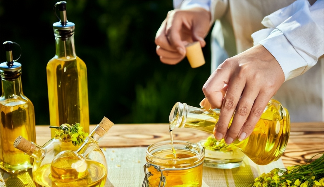 菜籽油为啥称之为劣质食用油,菜籽油含什么