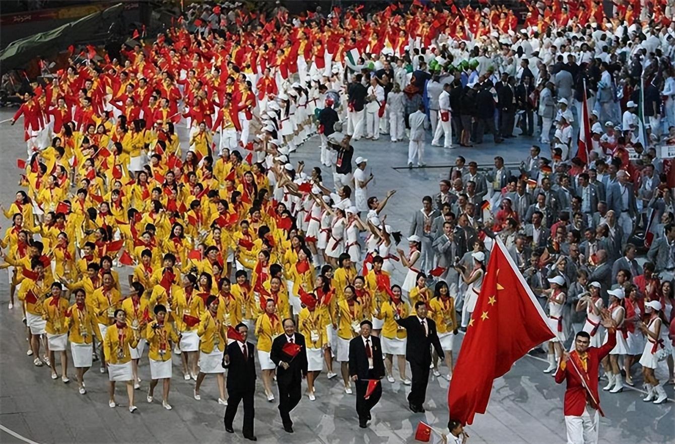 耗资20亿的鸟巢赚钱了吗,耗资两亿鸟巢