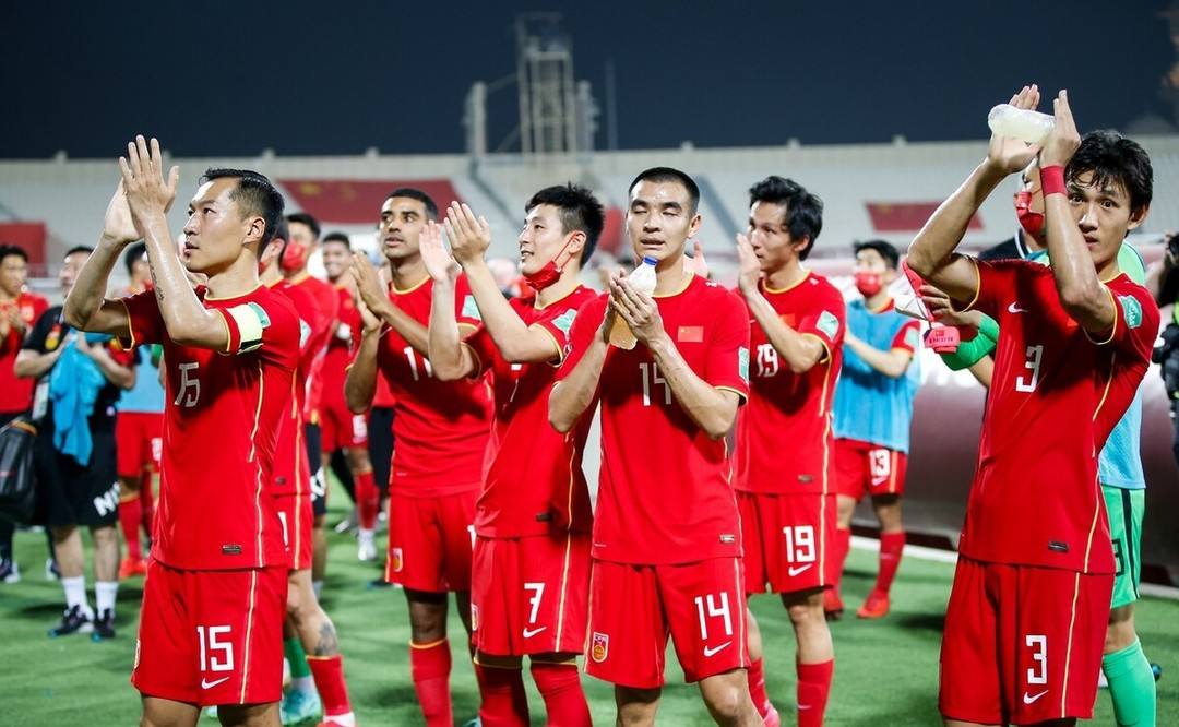 黄健翔谈国足晋级18强,国足吐槽大会黄健翔