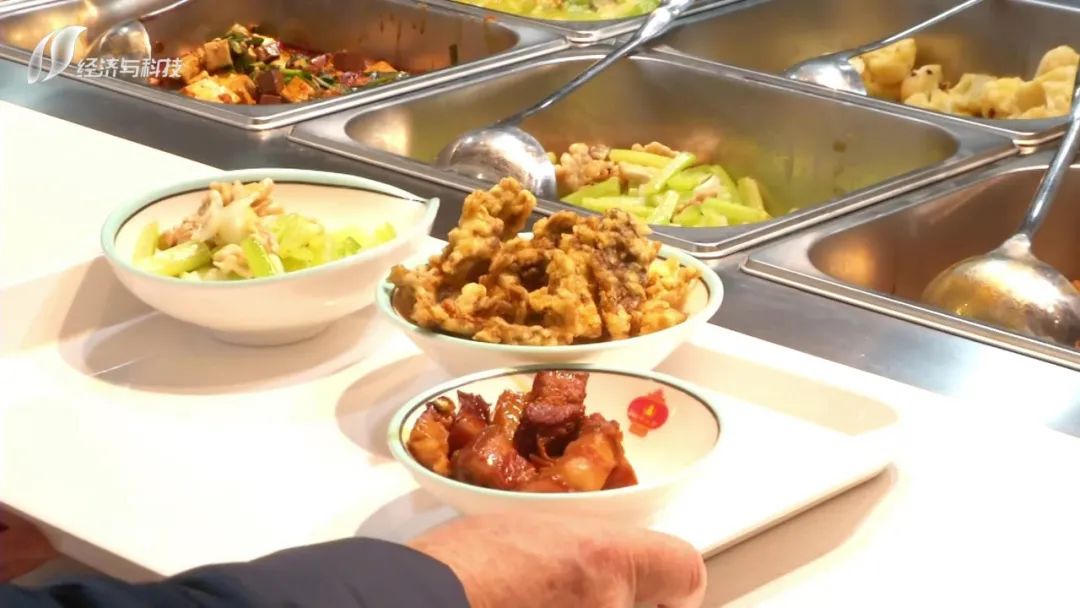 「经科热点」社区食堂开饭啦，几元到十几元吃得很满意