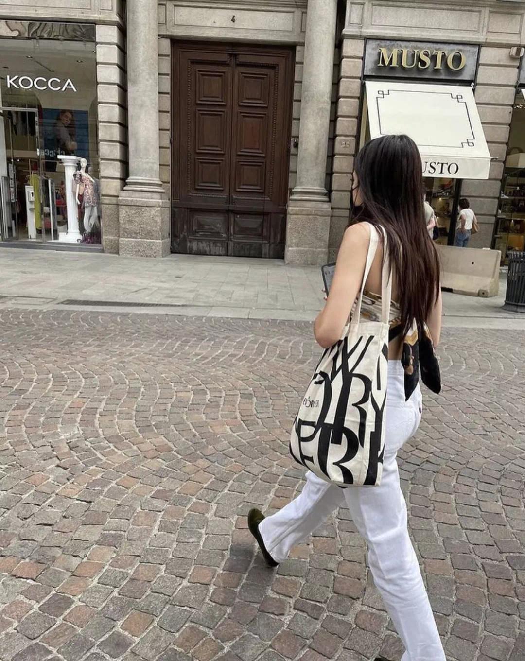 包包推荐小众高级感斜挎春款,巴黎春夏街拍