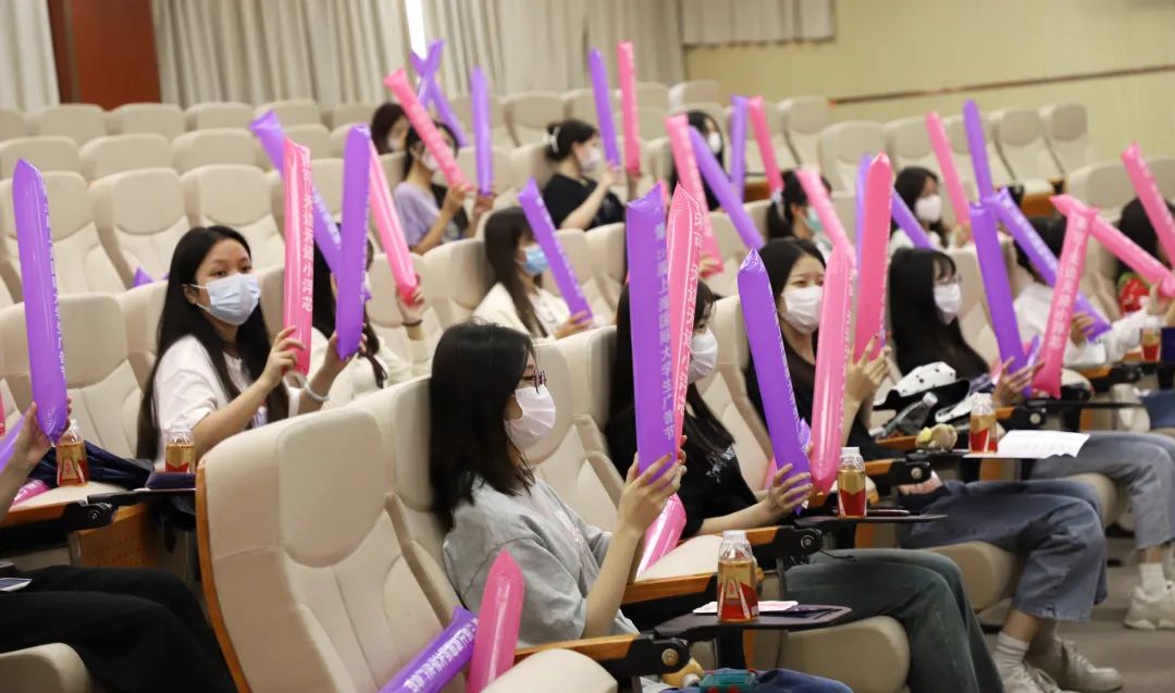 大广节携V-GIRL未可走进广西财经学院，感受青春创意之美