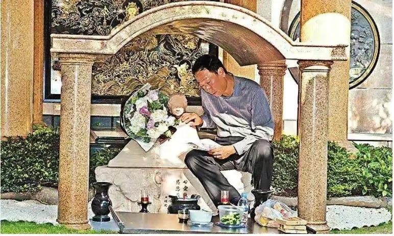 郭台铭:原配离世直呼上帝不公,却转身娶了比儿子大两岁的小娇妻