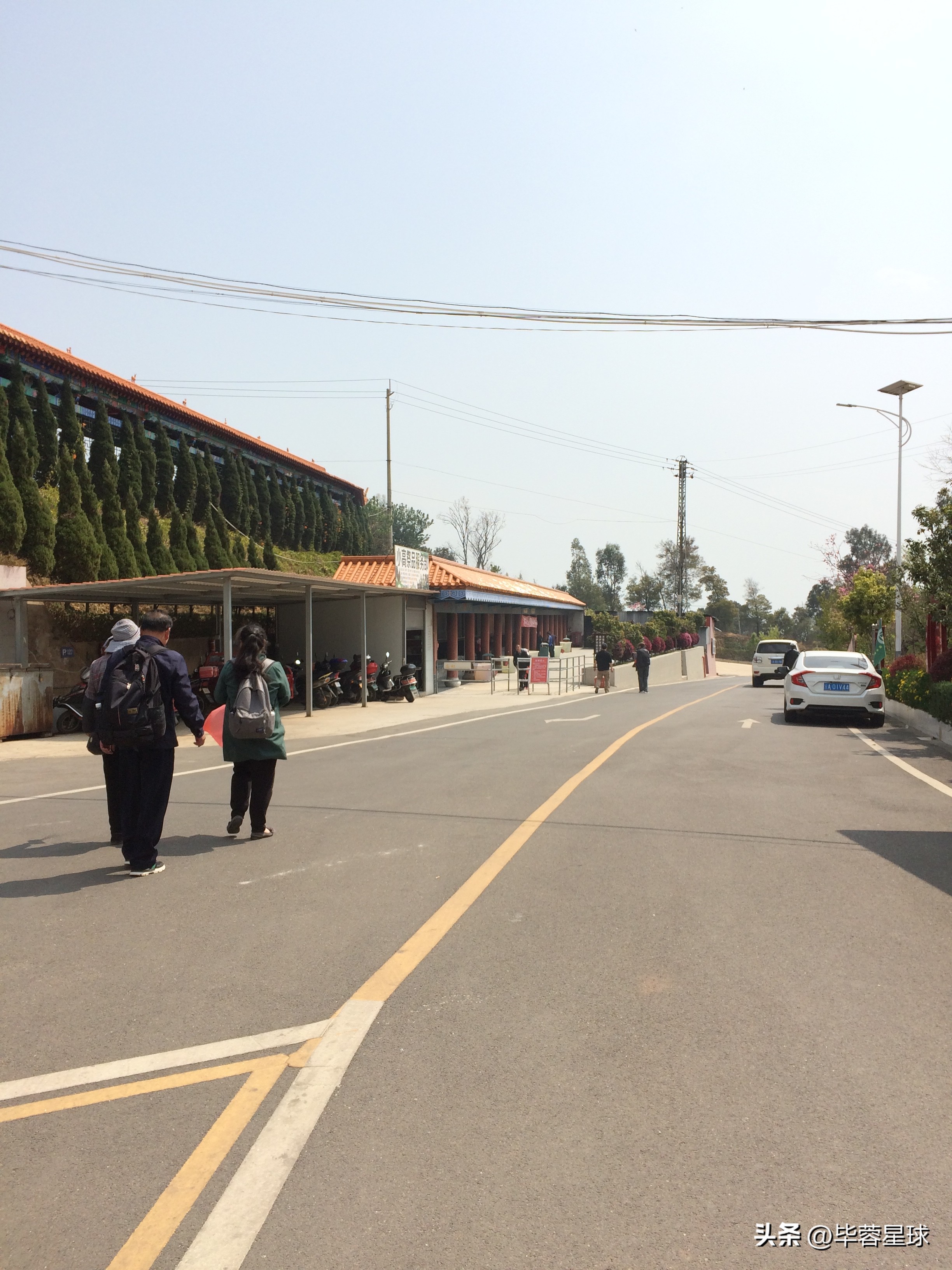 观音山公墓，为外婆下葬的一天，是提醒，是童年青春时代的告别