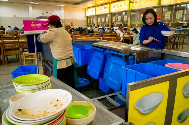 贫困大学生怎样赚钱,贫困生考上大学可以拿多少钱