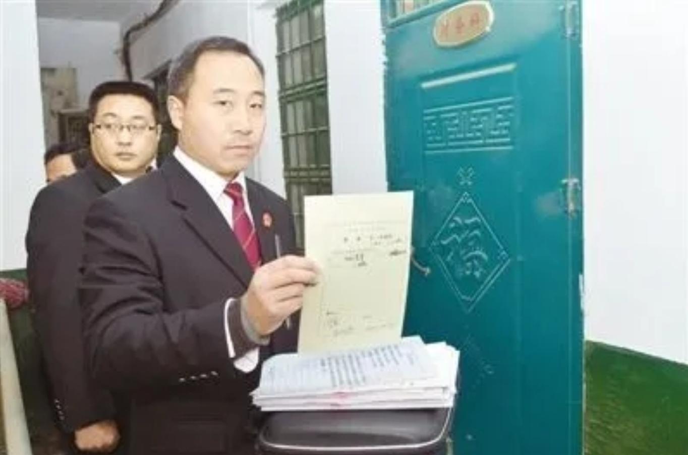 1999年，我军一少将部长参加聚餐，引起公安怀疑，逮捕后被判刑