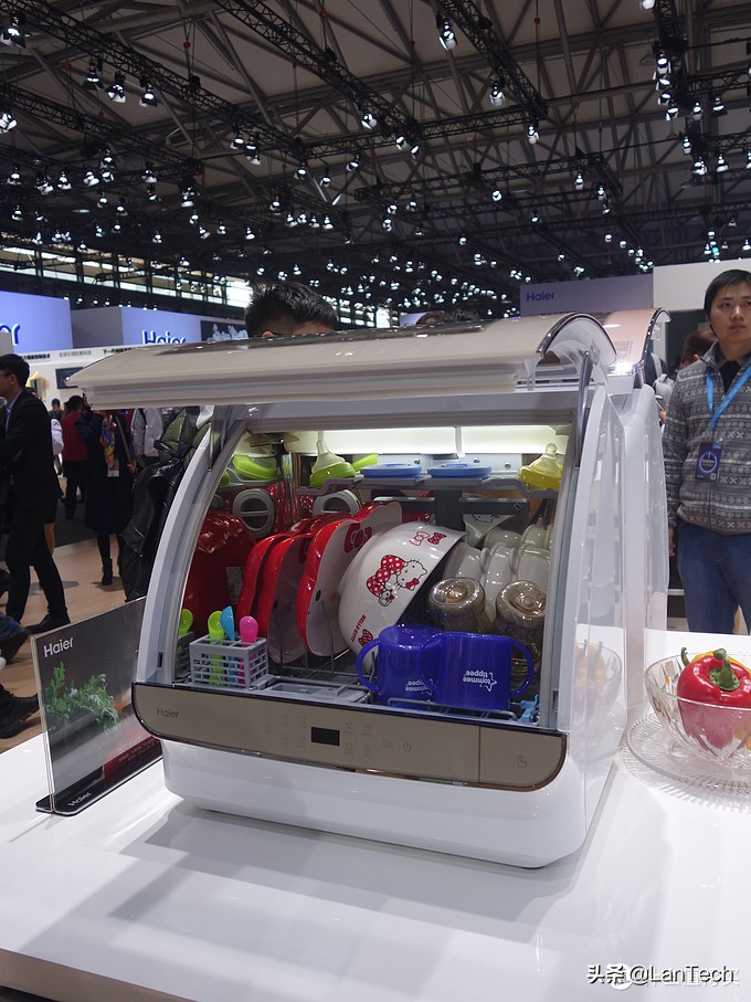 暴走两万步！海量图片带你游览2017年AWE家电展