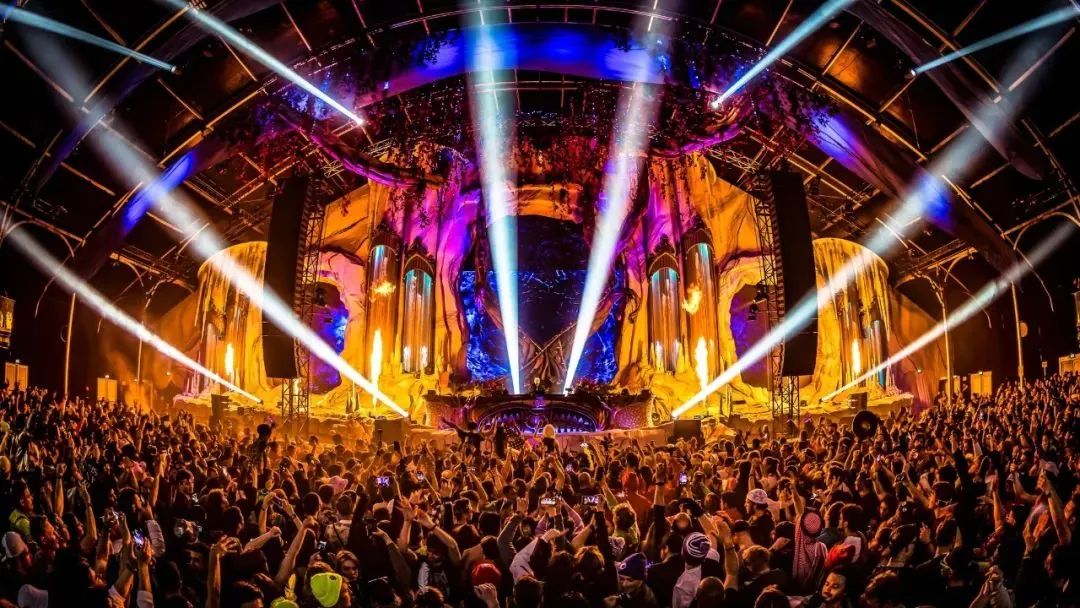 热搜刷屏舞台背后的LED显示屏，让人直呼“泰裤啦！”