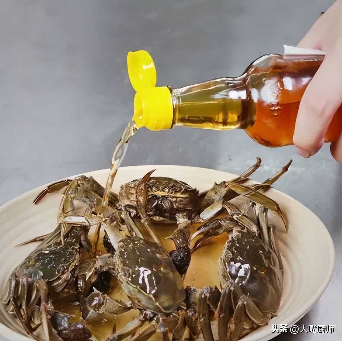 蒸螃蟹用冷水还是热水蒸,蒸螃蟹用开水蒸还是用凉水蒸