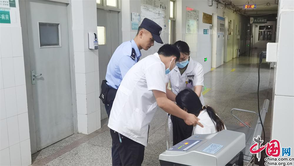 女子吞药欲轻生民警耐心劝导成功,安徽一女子跳河被男子救下