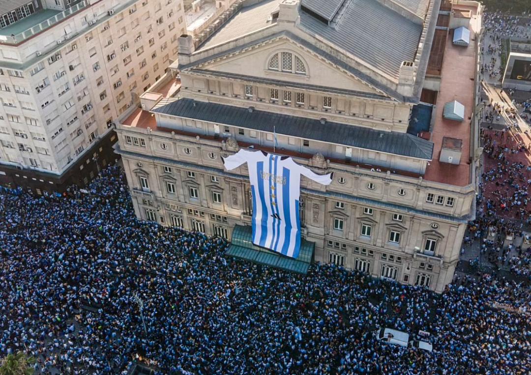 阿根廷86年夺冠后庆祝场面,86年阿根廷举国庆祝夺冠视频