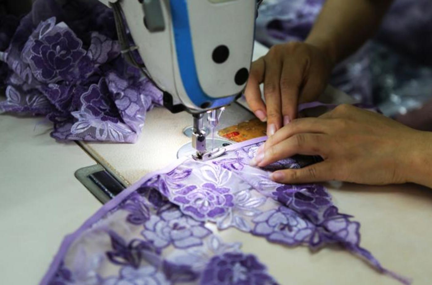 90后卖内衣一个月回本20万,90后小伙做衣服生意