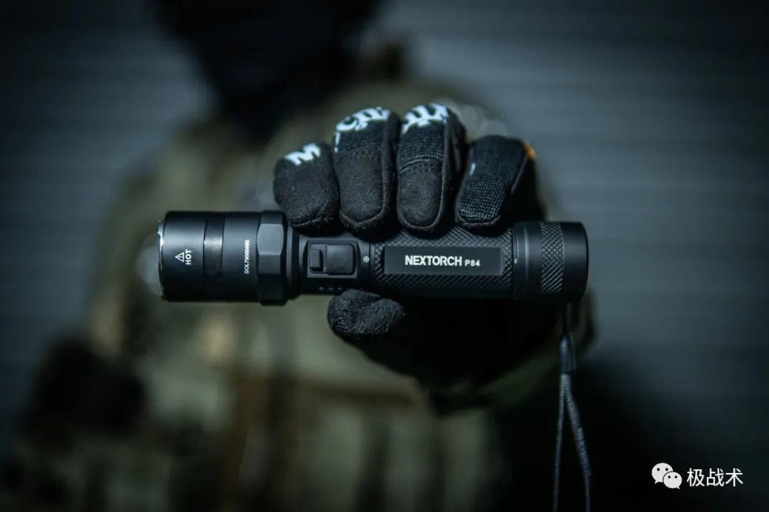 纳丽德手电筒p82测评,新标准战术手电对比纳丽德p80