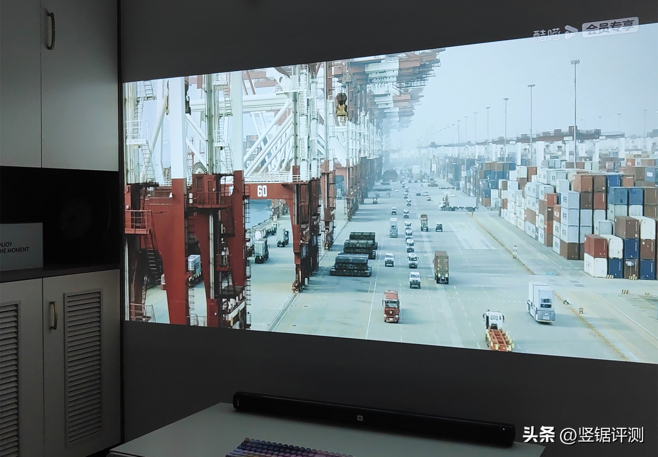 花899元买了台JBLCINEMASTVJ100回音壁，投影仪“秒变”家庭影院