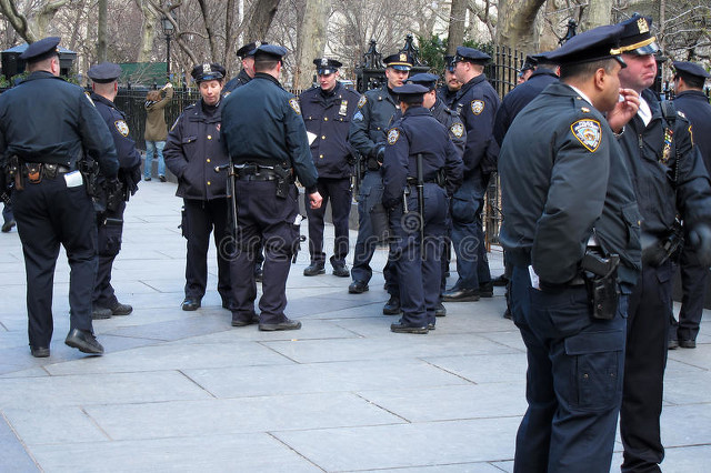 美国男子得了20亿彩票,美国一彩民花2美元买彩票中10.8亿