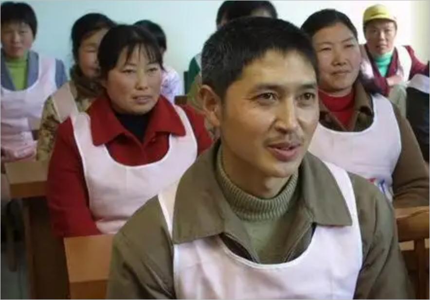 人过五十才明白:兄弟姐妹,不管贫穷还是富贵,都得学会“伪装”